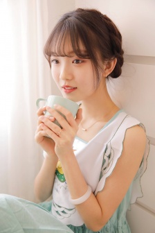 爸爸缓慢有力挺送女儿的